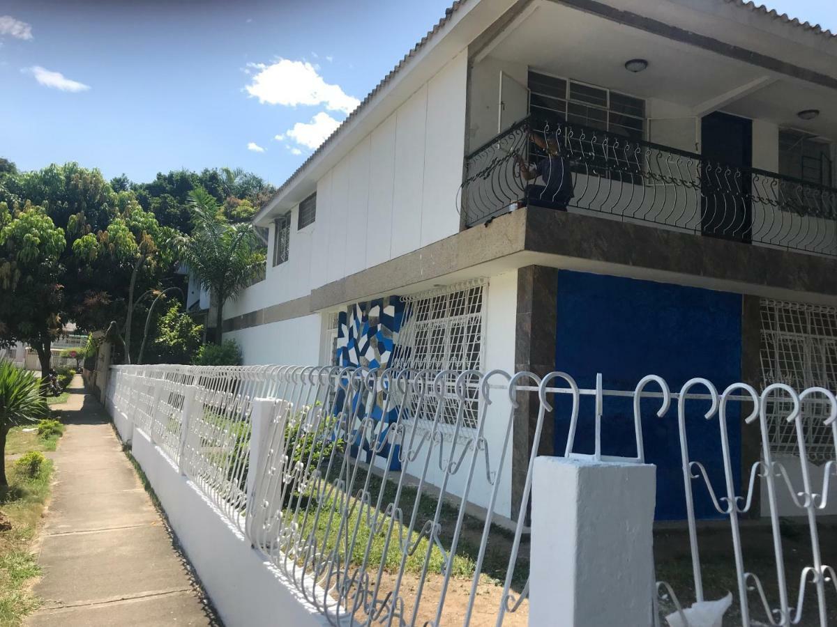 Home To Go Hostal Apartamentos 卡利 外观 照片